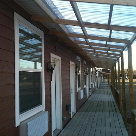 Bear'S Den Lodge Shaunavon Екстериор снимка