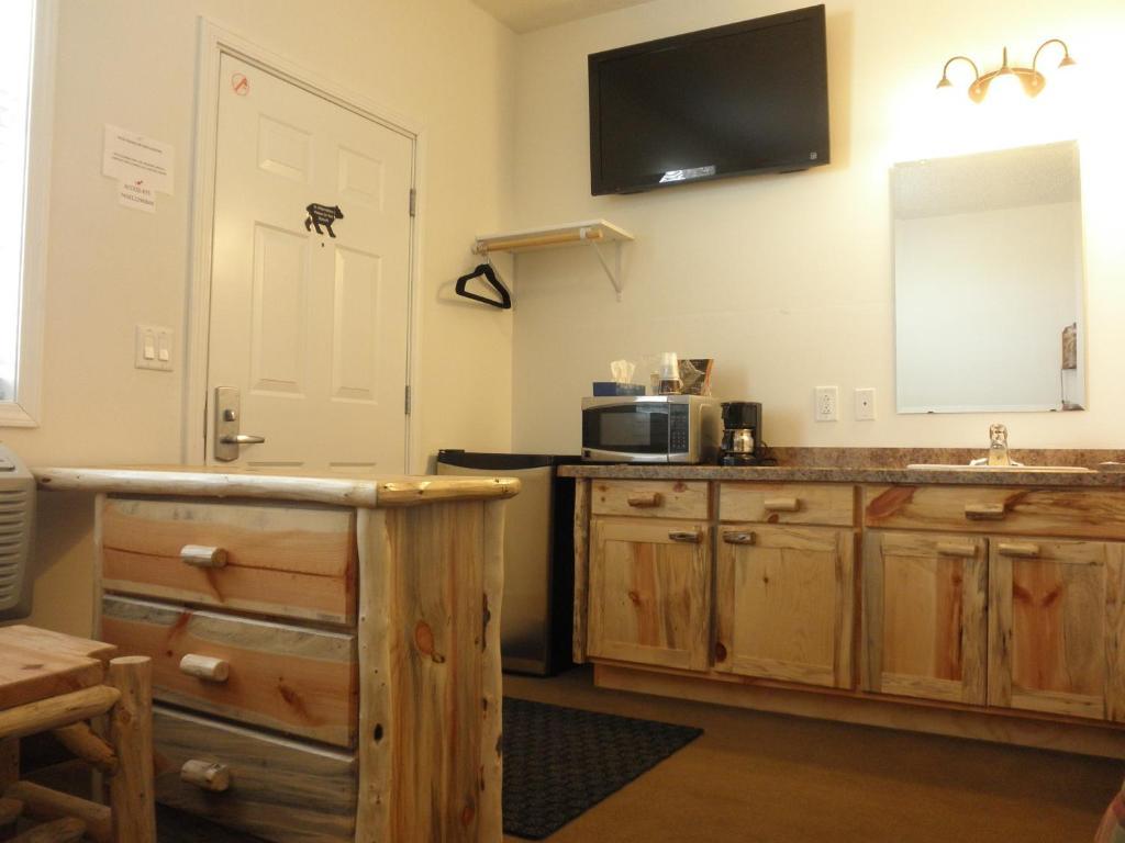 Bear'S Den Lodge Shaunavon Стая снимка