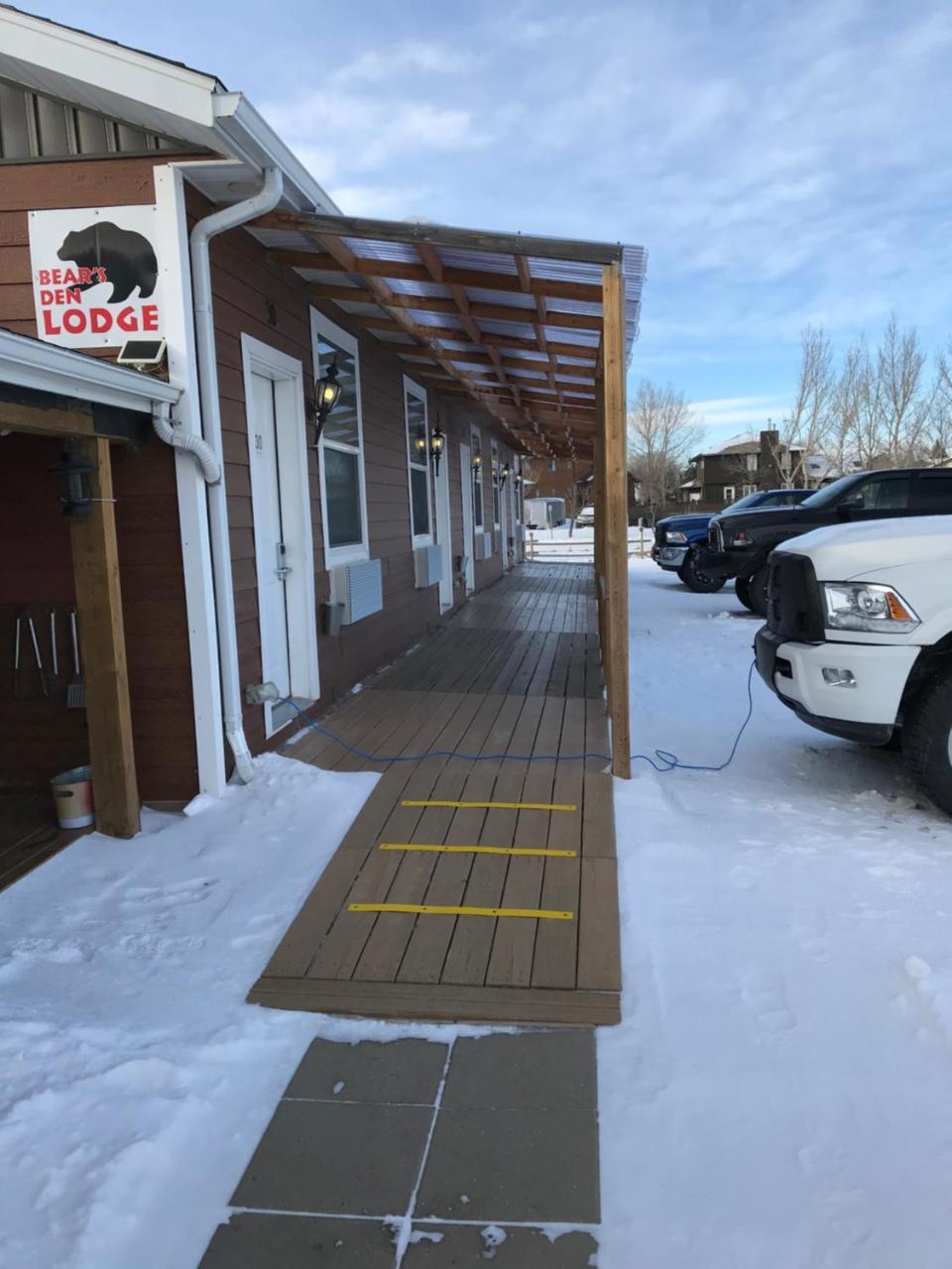 Bear'S Den Lodge Shaunavon Екстериор снимка