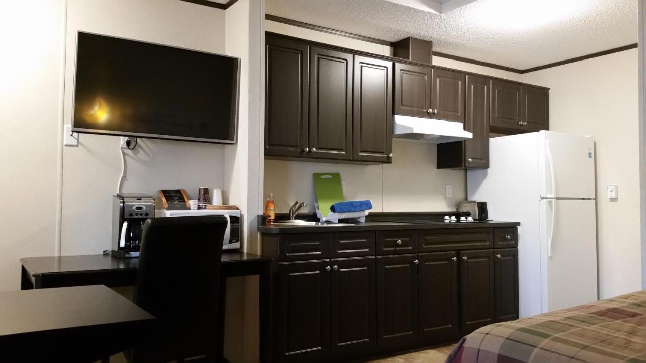 Bear'S Den Lodge Shaunavon Екстериор снимка