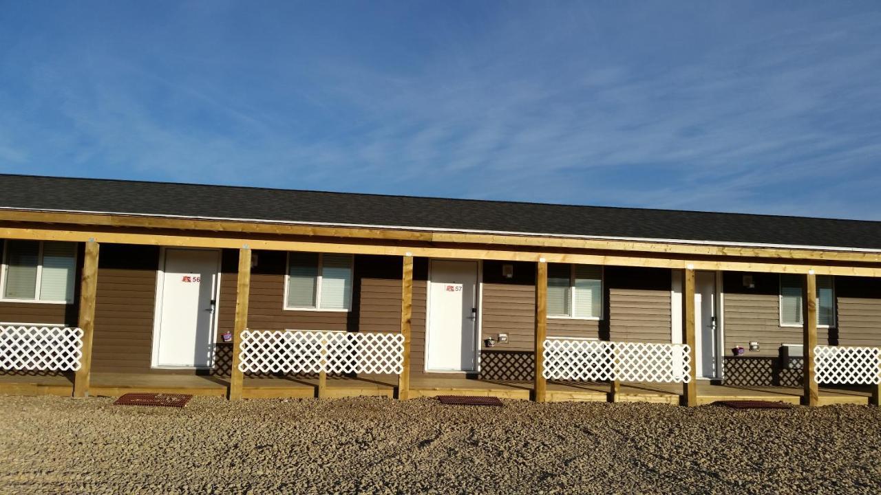 Bear'S Den Lodge Shaunavon Екстериор снимка