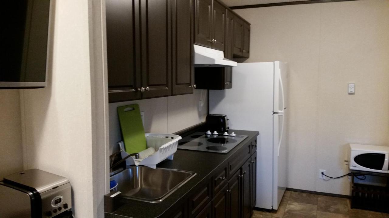 Bear'S Den Lodge Shaunavon Екстериор снимка