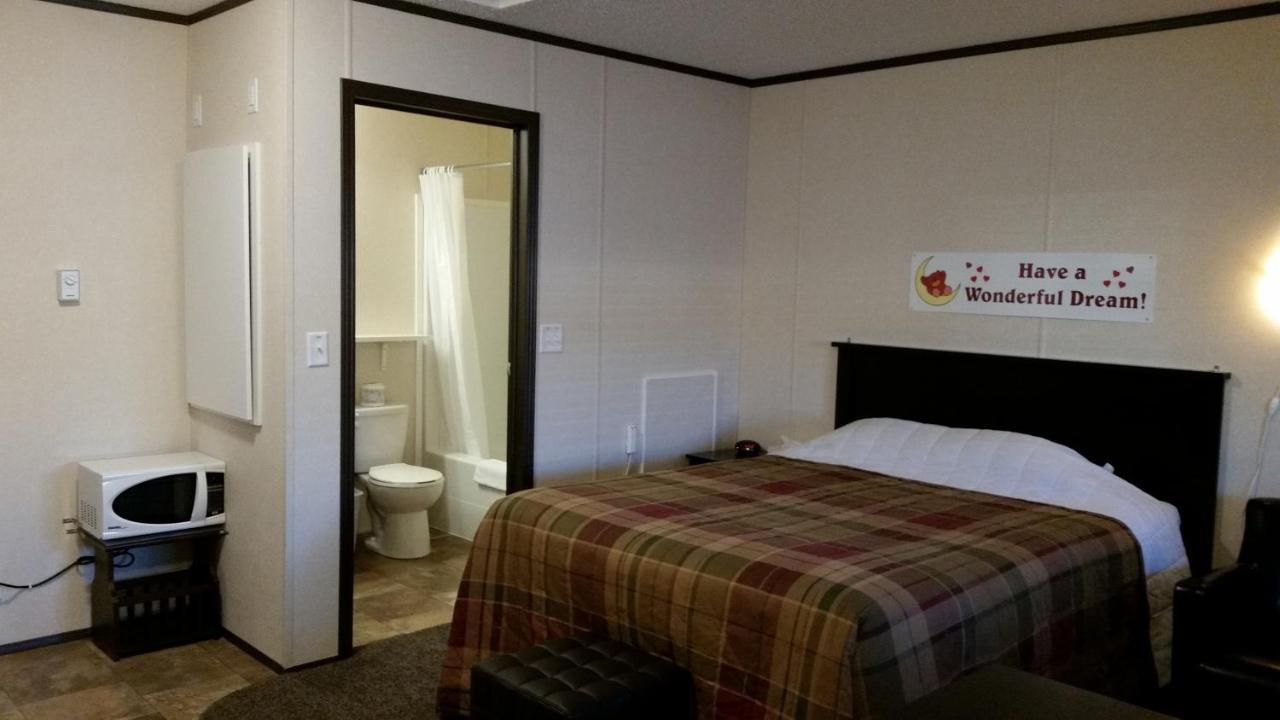 Bear'S Den Lodge Shaunavon Екстериор снимка