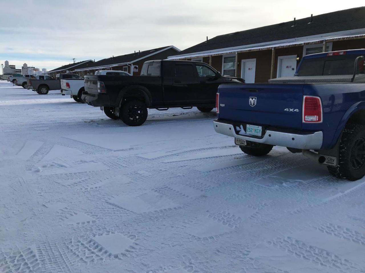 Bear'S Den Lodge Shaunavon Екстериор снимка