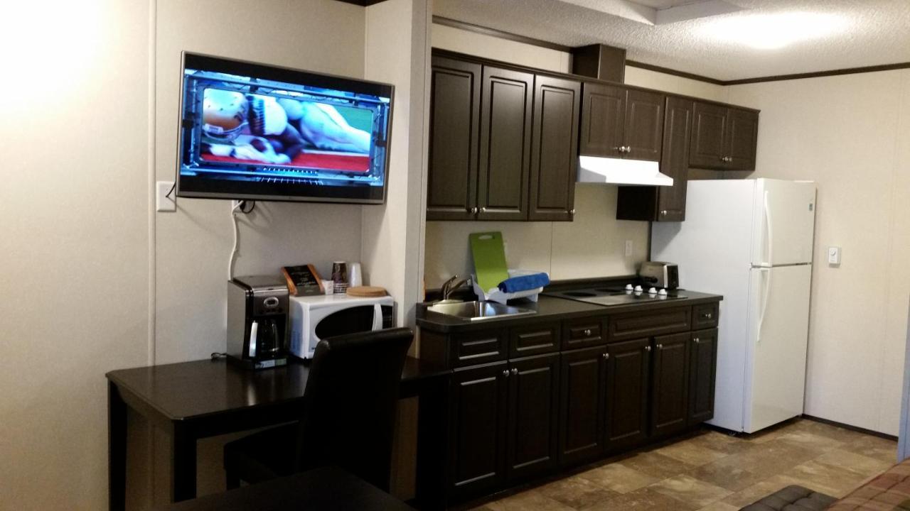 Bear'S Den Lodge Shaunavon Екстериор снимка