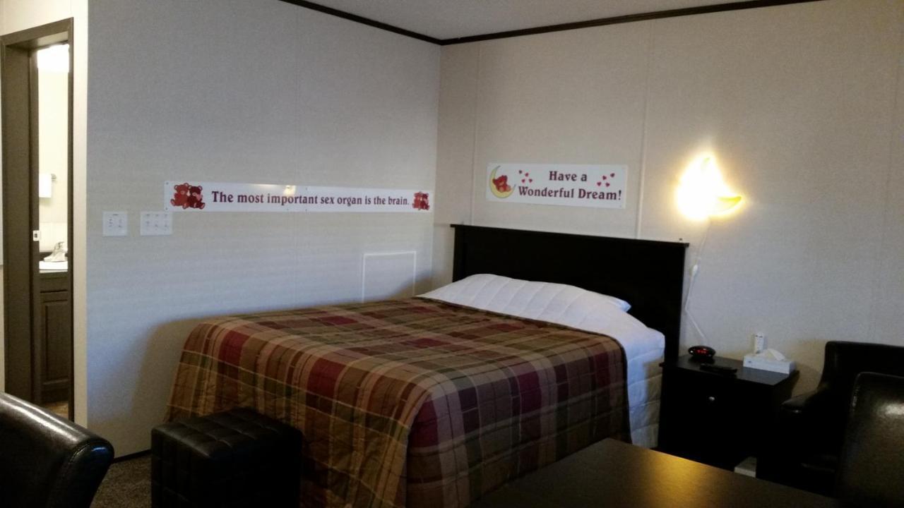 Bear'S Den Lodge Shaunavon Екстериор снимка