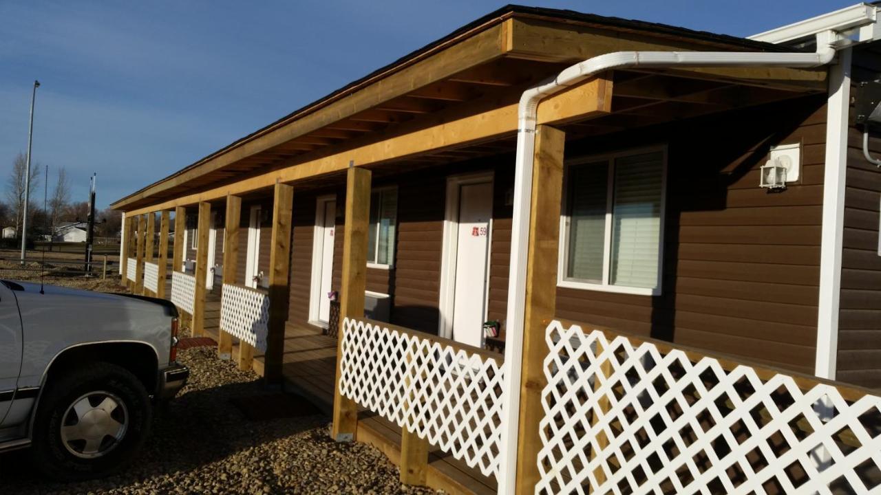 Bear'S Den Lodge Shaunavon Екстериор снимка