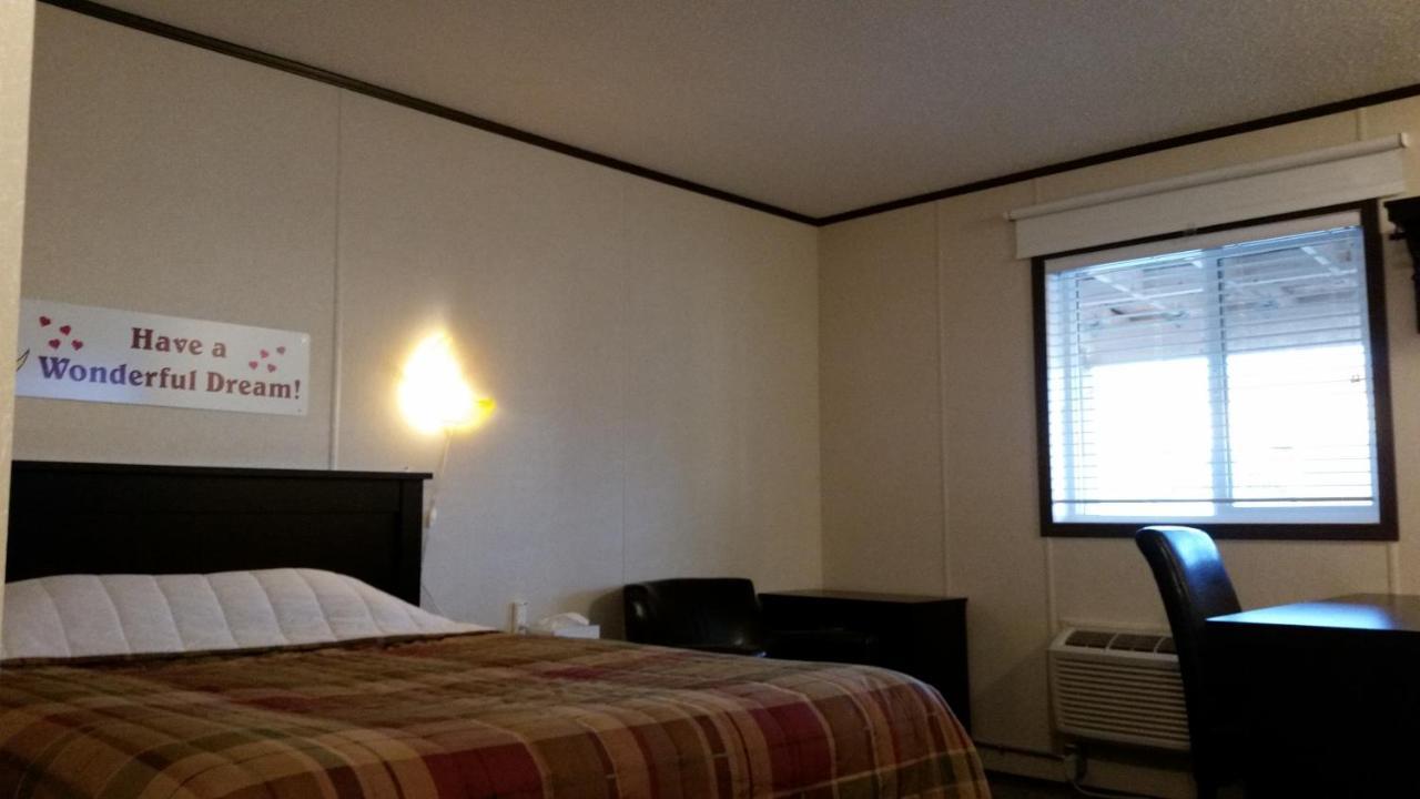 Bear'S Den Lodge Shaunavon Екстериор снимка